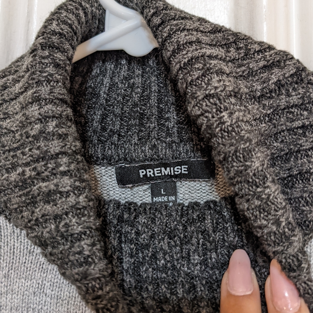 Color-block Turtle Neck Sweater - Picture 5 of 5